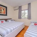 Iva Apartment Veli Iz