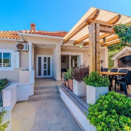 Iva Апартаменты *