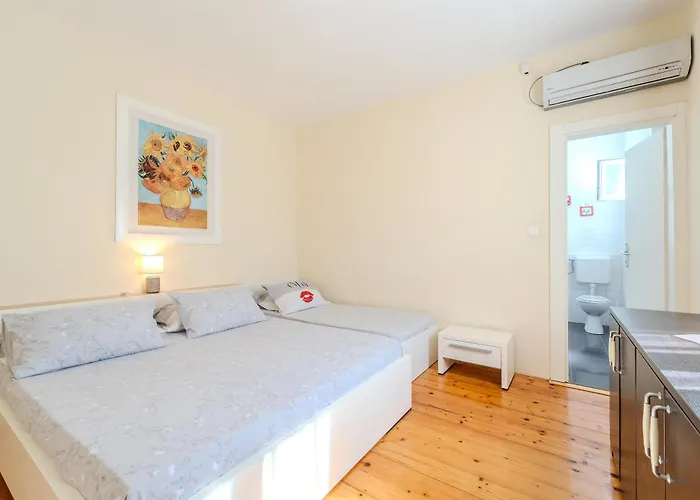 Апартаменты Iva Вели-Иж