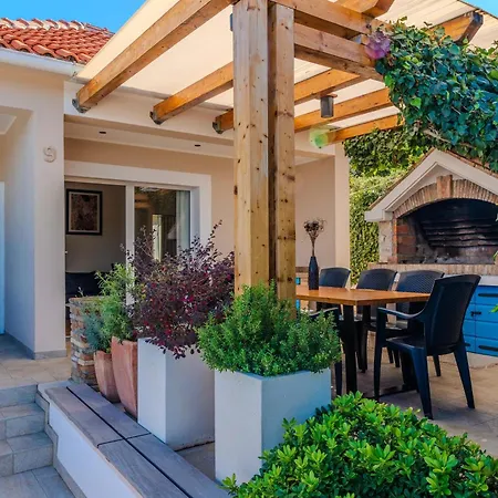 Iva Apartmán Veli Iž