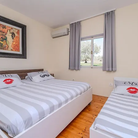 Iva Apartmán Veli Iž